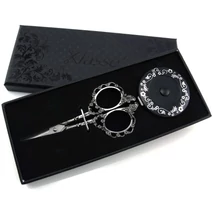 Elegáns antik olló mérőszalaggal díszdobozban