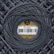 Perlé hímző gyöngyfonal 4003 - grafit szürke