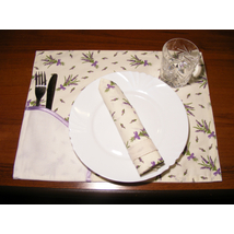 Hímezhető tányéralátét-levendulás-lila szegéllyel