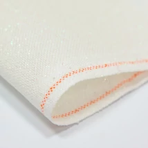 Zweigart Murano ezüstösen csillogó szállal szőtt hímzővászon 32 ct 140 cm széles fehér színű