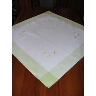 Hímzett terítő fehér-zöld szegéllyel