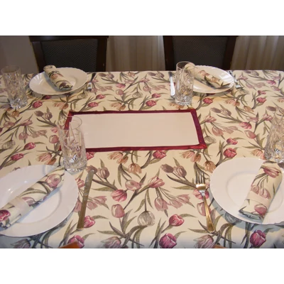 Hímezhető tulipános terítő 140x100