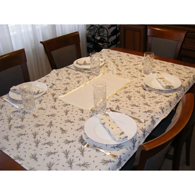 Hímezhető levendulás terítő 140x100 - krém szegéllyel