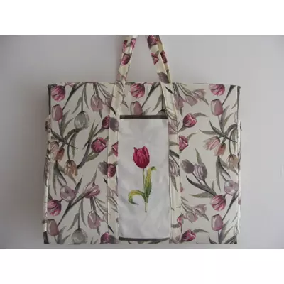 Hímzett napozó táska-tulipános