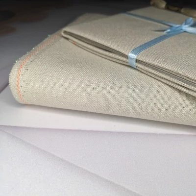 Zweigart Murano ezüstösen csillogó szállal szőtt hímzővászon 32 ct 140 cm széles